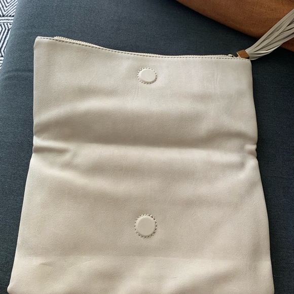 fold over clutch tassel zipper closure - Picture 3 of 8